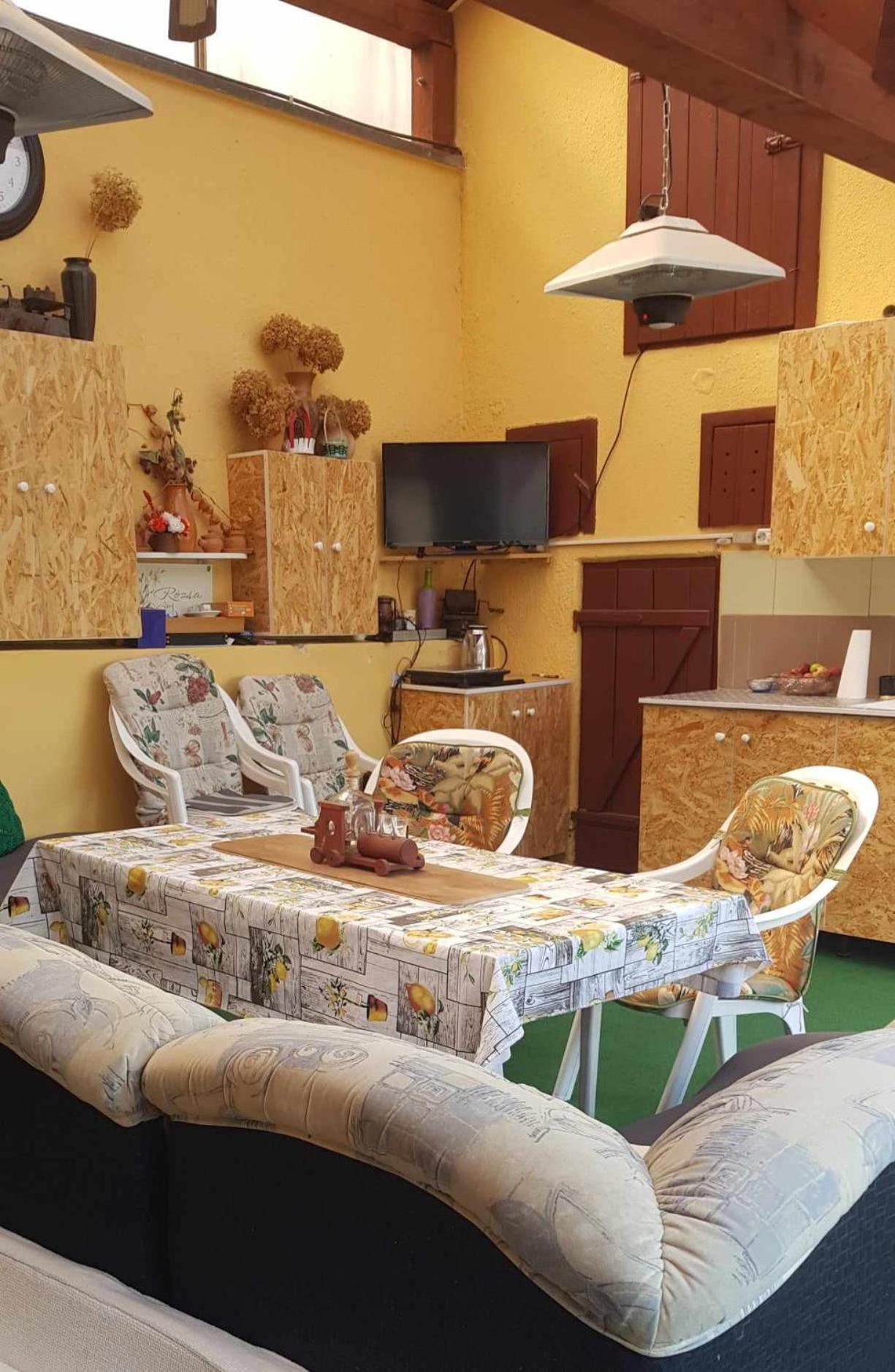 Rozsa Apartman Odorheiu Secuiesc Buitenkant foto